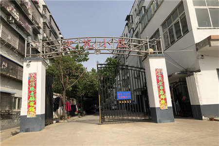 东平佛山小学附近华龙西苑电梯带阁楼精装两室两厅可分期